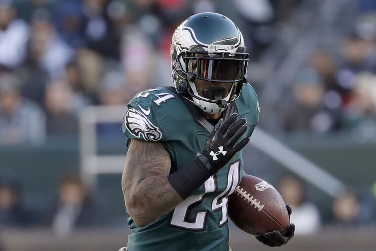Eagles' running back Ryan Mathews runs against the Atlanta Falcons. Mathews has a sprained medial collateral ligament in his right knee and has not practiced all week.