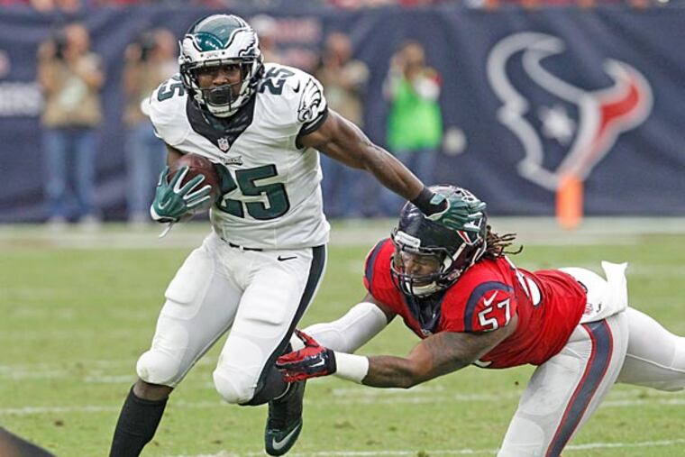 LeSean McCoy avoids the tackle from Houston's Justin Tuggle. (Ron Cortes/Staff Photographer)