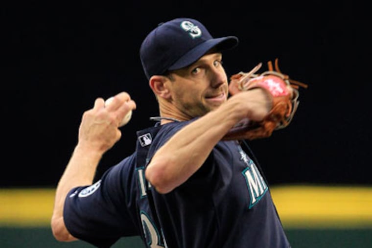 Fans continue to lament the loss of former Phillie Cliff Lee who went to the Mariners during the off-season. (AP Photo / Elaine Thompson)