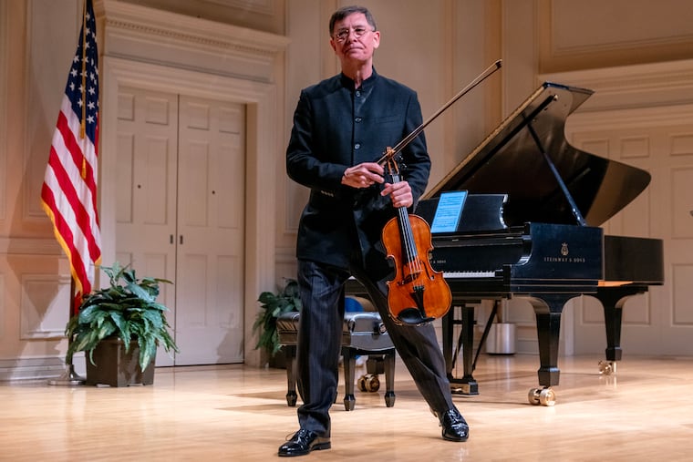 Roberto Diaz on stage with the historic Tuscan-Medici viola by Antonio Stradivari at the Library of Congress in Washington.