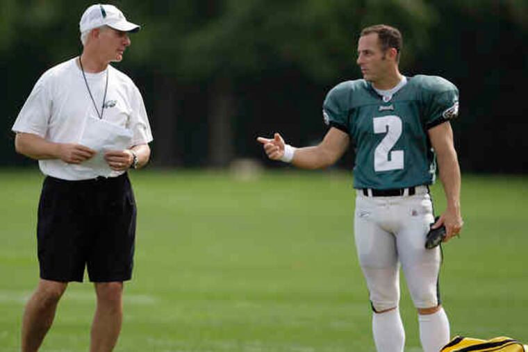 Special-teams coordinator Ted Daisher and David Akers chat at practice yesterday.