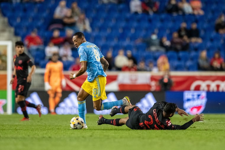 José Andrés Martínez (center) escapes an attempted tackle by Cristian Cásseres, Jr. (right) during the Union's 1-1 tie against the New York Red Bulls at Red Bull Arena.