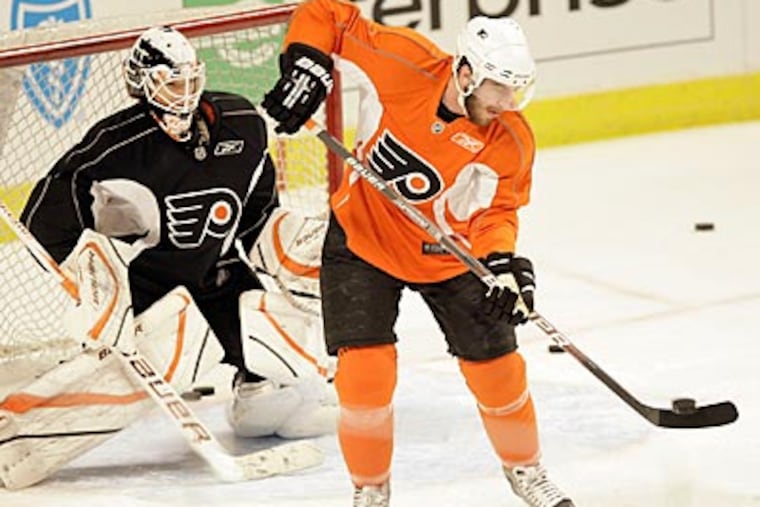 Flyers' captain Mike Richards has 6 goals and 15 assists heading into the Stanley Cup Finals. (Yong Kim / Staff Photographer)