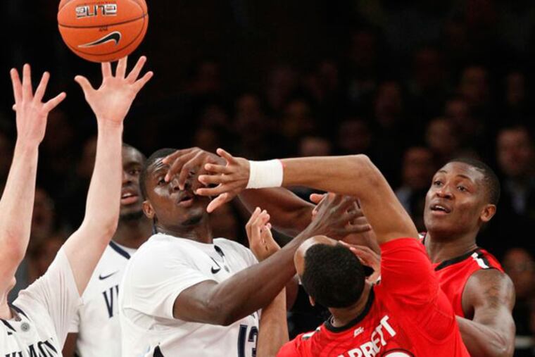 Villanova's Mouphtaou Yarou fights St. John's Amir Garrett for lose ball. (Ron Cortes/Staff Photographer)