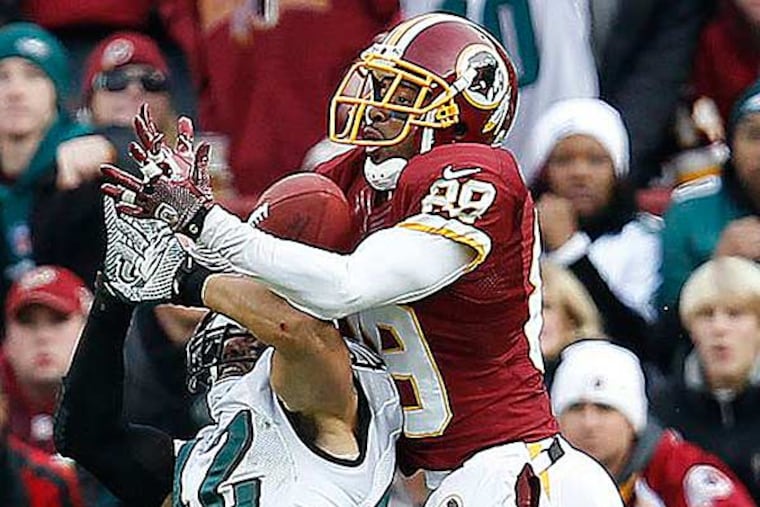 Redskins' Santana Moss (center) catches a touchdown pass as the Eagles' Kurt Coleman (left) gets beat on the play. (David Maialetti/Staff Photographer)