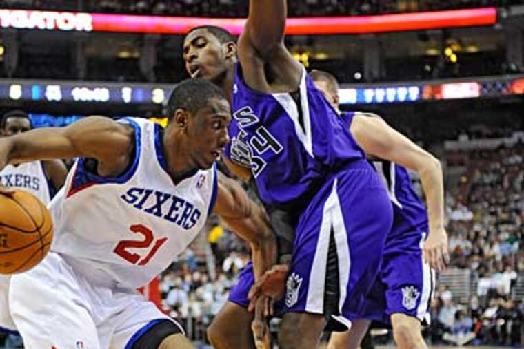 Sixers Thaddeus Young tries to drive around Kings Jason Thompson during first half. ( Clem Murray / Staff Photographer )