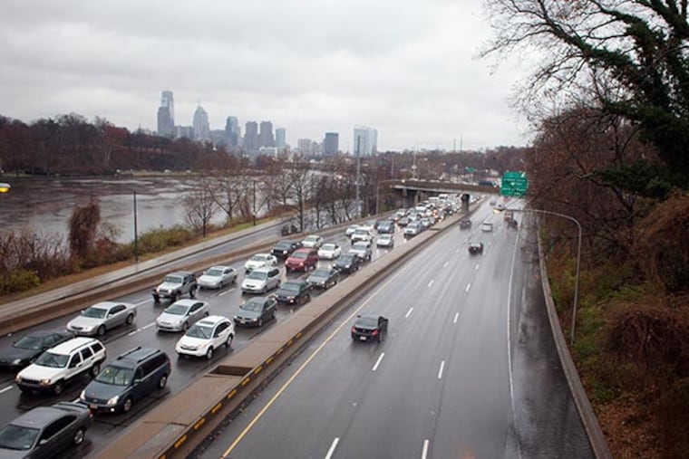 A fatal early morning accident and flooding on the west bound Schuylkill Expressway contributed to a massive traffic backup Wednesday, November, 27, 2013 with some motorists stuck for nearly 4 hours. This is the scene at Girard Avenue. (ED HILLE / Staff Photographer)