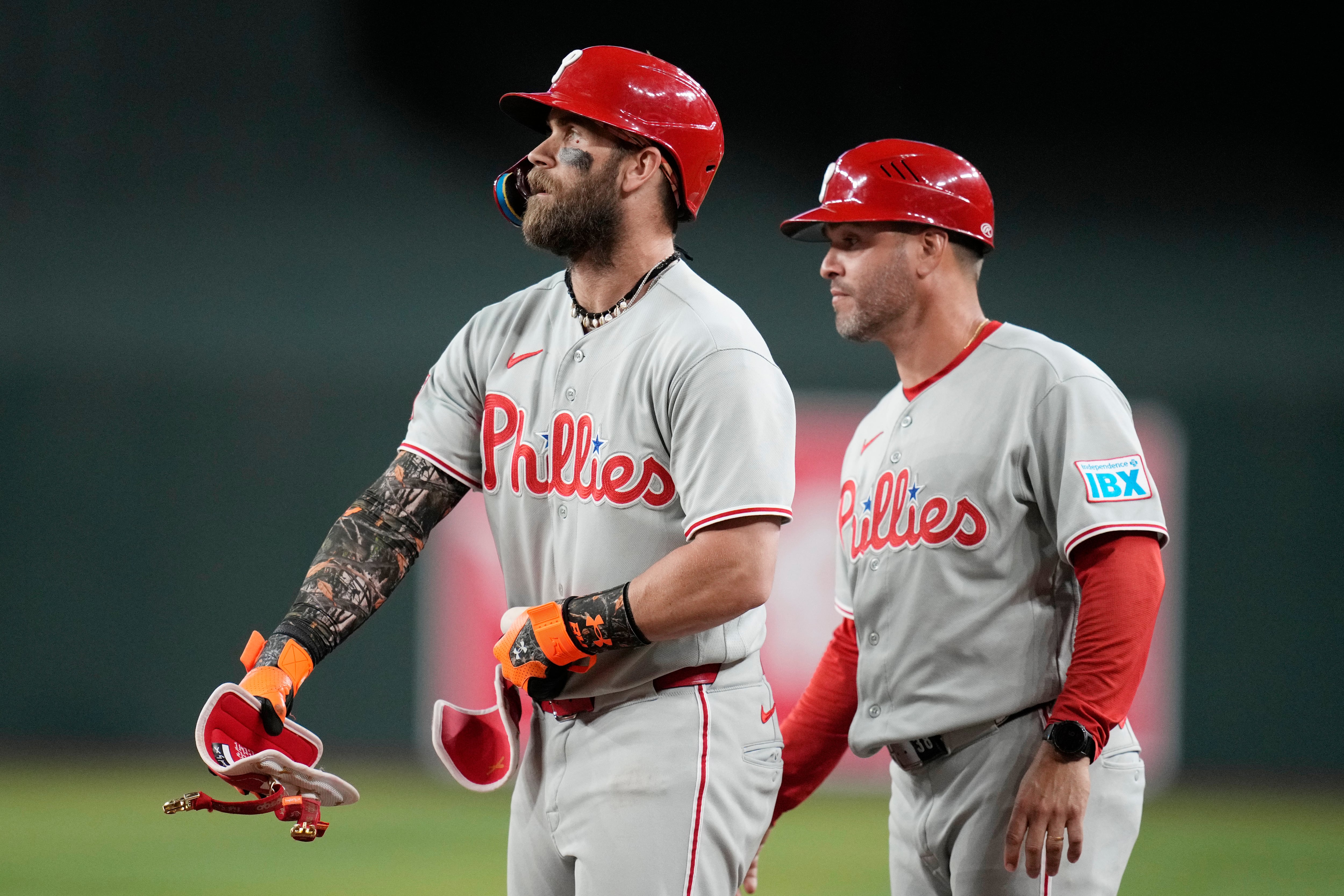 Bryce Harper stays red-hot as Phillies beat the Diamondbacks, 7-1