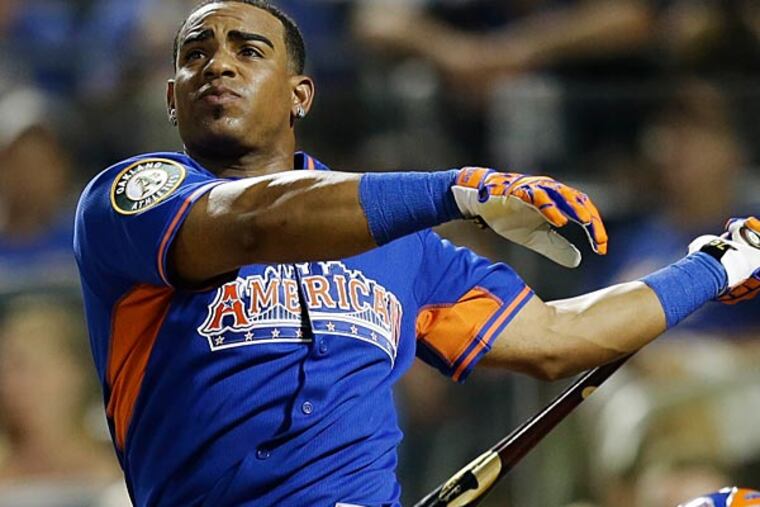 American League's Yoenis Cespedes, of the Oakland Athletics, watches
his hit during the first round of the MLB All-Star baseball Home Run
Derby, on Monday, July 15, 2013 in New York. (AP Photo/Kathy Willens)