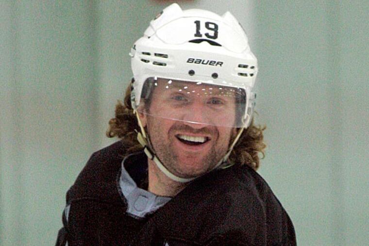 Scott Hartnell recently defeated former Flyer James van Riemsdyk - now with the Maple Leafs - in a contest to see who could raise the most money for the victims of Hurricane Sandy. (Tom Mihalek/AP file photo)
