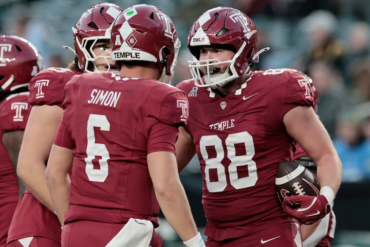 Temple quarterback Evan Simon and tight end Peter Clarke (88) look to get the offense back on track at North Texas.