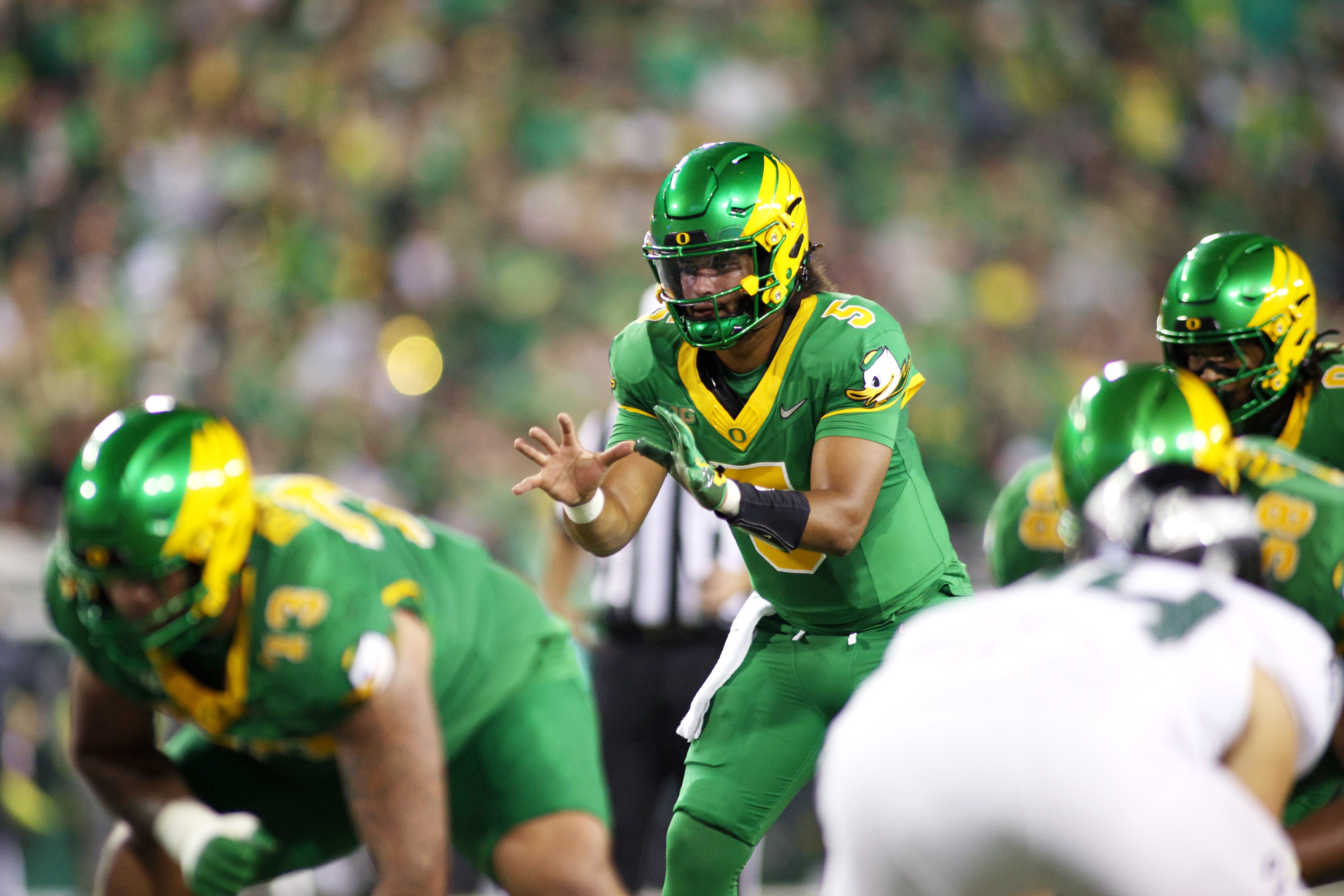 Moore throws for 4 TD passe as No. 21 Oregon routs Portland State 84-0