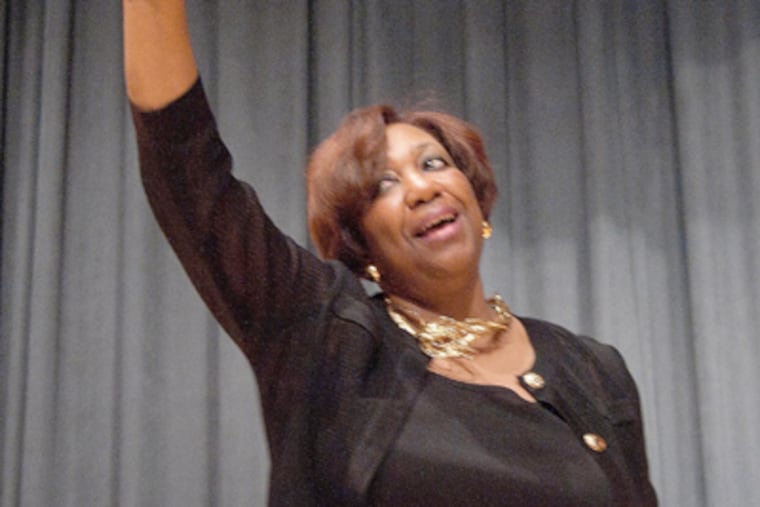 Superintendent Arlene Ackerman acknowledging principals during a meeting last week at Lincoln High School. (Clem Murray / Staff Photographer)