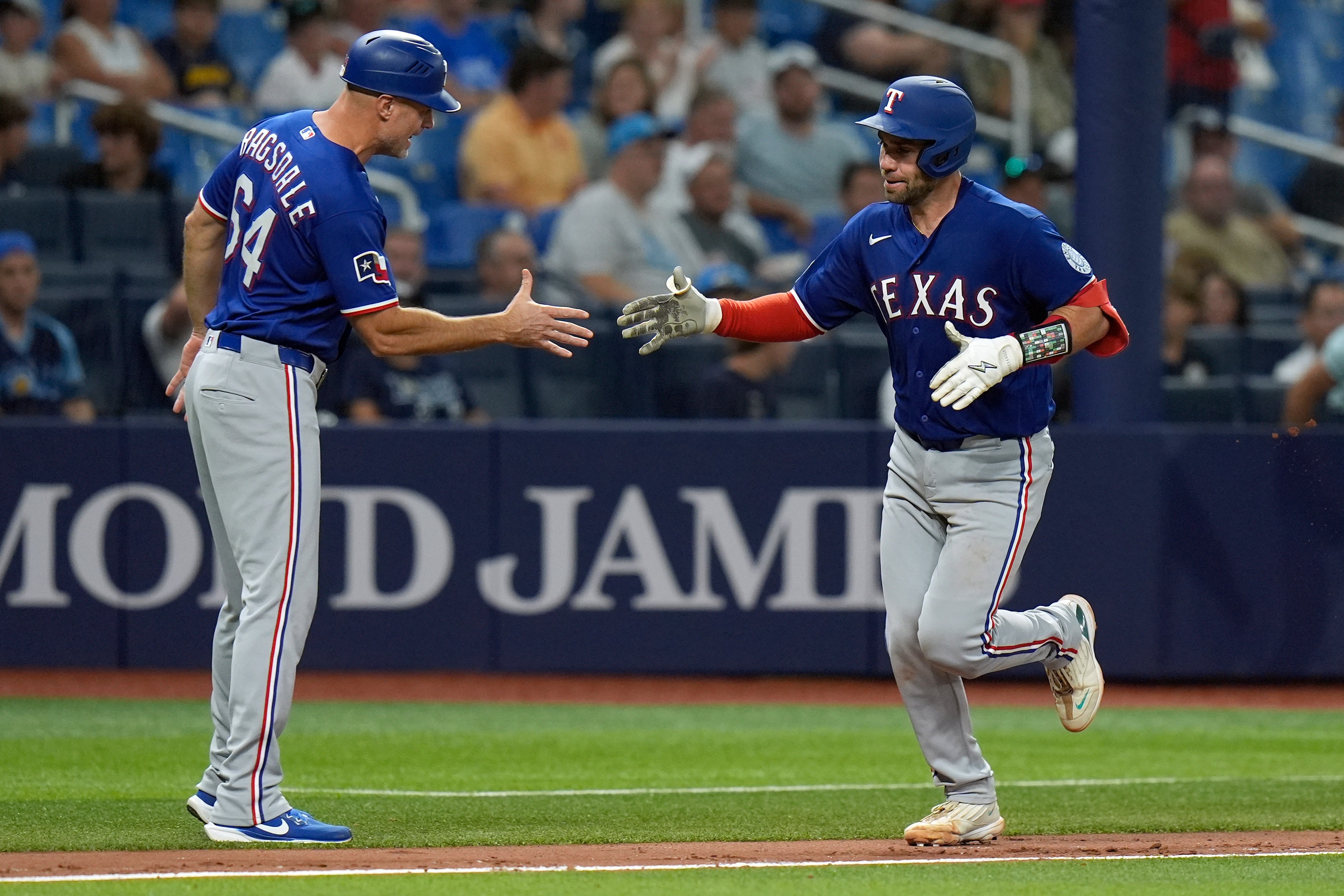 Wynns homers, Quantrill dominates as Rangers beat Rays 4-1 to extend winning streak