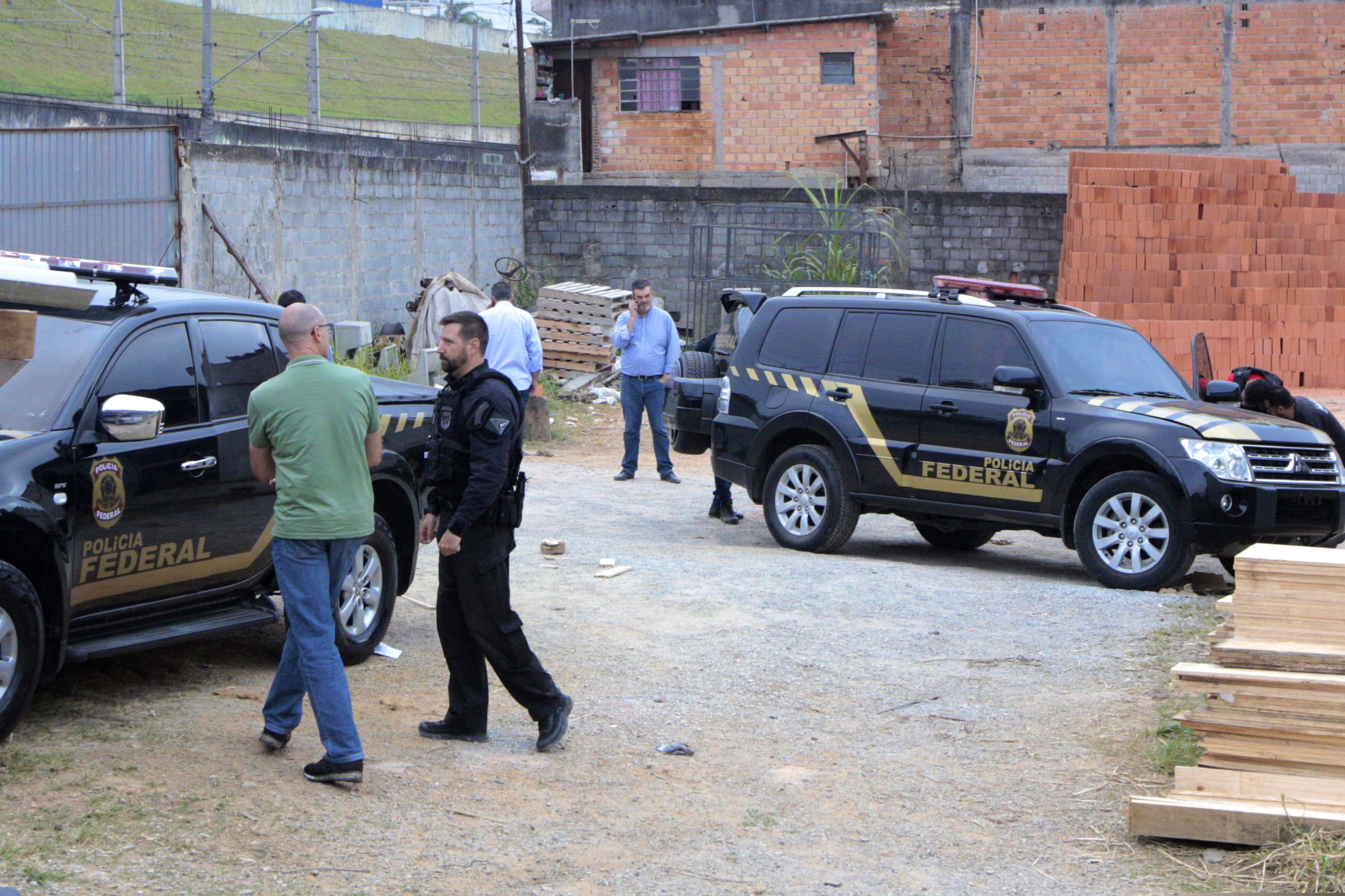 Police inspect the vehicles that were left by suspects involved in heist carried out at Sao Paulo's Guarulhos international airport, in the Jardim Pantanal neighborhood of Sao Paulo, Brazil, Thursday, July 25, 2019. Authorities at Sao Paulo's Guarulhos international airport say eight armed men raided a terminal and escaped with some 750 kilos (750,000 grams) of precious metals. The airport operator said that the thieves bypassed security systems by using two cars that looked like police vehicles. (Paulo Lopes/Futura Press via AP)