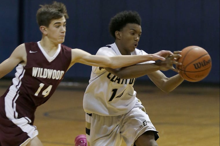 Clayton High’;s Solomon Robinson (right) catches the basketball against Wildwood High’s Tyler Tomlin during the first-quarter on Monday, December 19, 2016.
