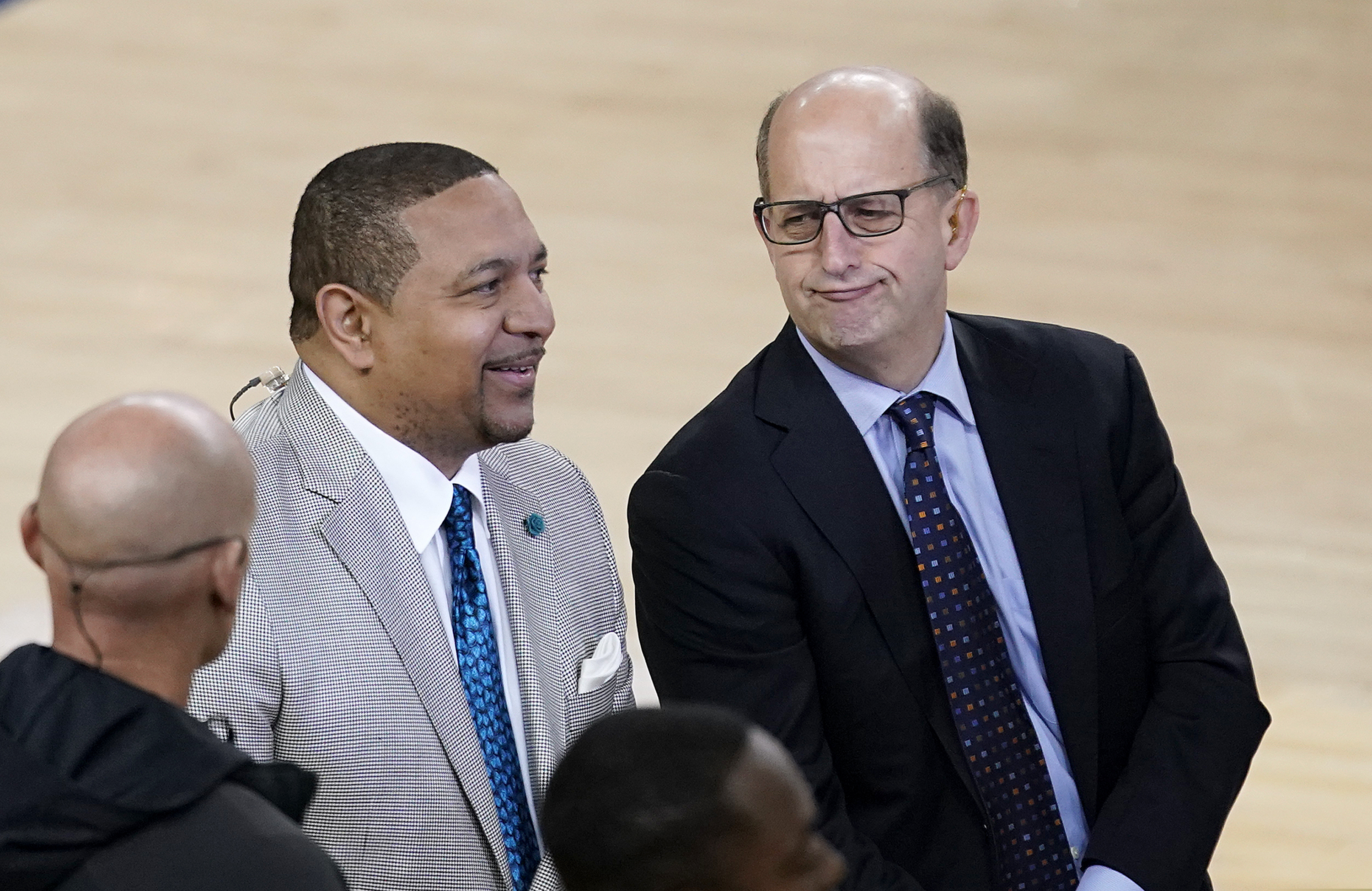Mark Jackson, second from left, and Jeff Van Gundy are both known as head coaches who can instill discipline in their superstar players.