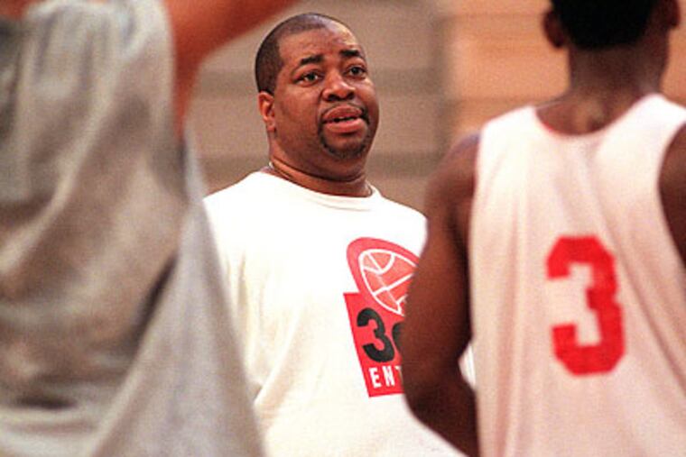John Hardnett, seen here in 1999, was a fixture on the city's basketball scene. (David Maialeti/Staff file photo)