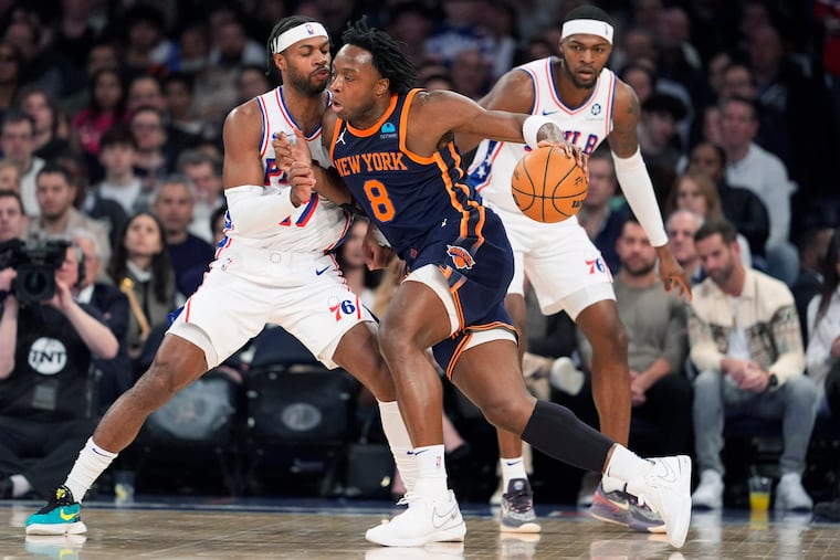 OG Anunoby scored 14 points in the Knicks' 106-79 rout of the Sixers at Madison Square Garden.