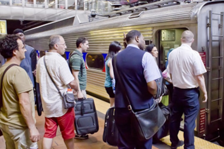 Commuters line up for a SEPTA Regional Rail train. (Luis Fernando Rodriguez / Staff Photographer)