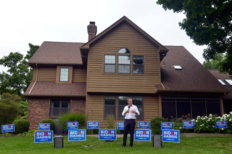 California Gavin Gavin Newsom speaks with supporters during a stop Thursday, July 4, 2024, at the Van Buren County Democratic Party Fourth of July reception in South Haven, Mich. Newsom offered a forceful defense of embattled President Joe Biden on Thursday, telling Democrats in Michigan that the 81-year-old president has the record and energy to win a second term despite widespread doubts about his ability to campaign or govern effectively. (Don Campbell/The Herald-Palladium via AP)