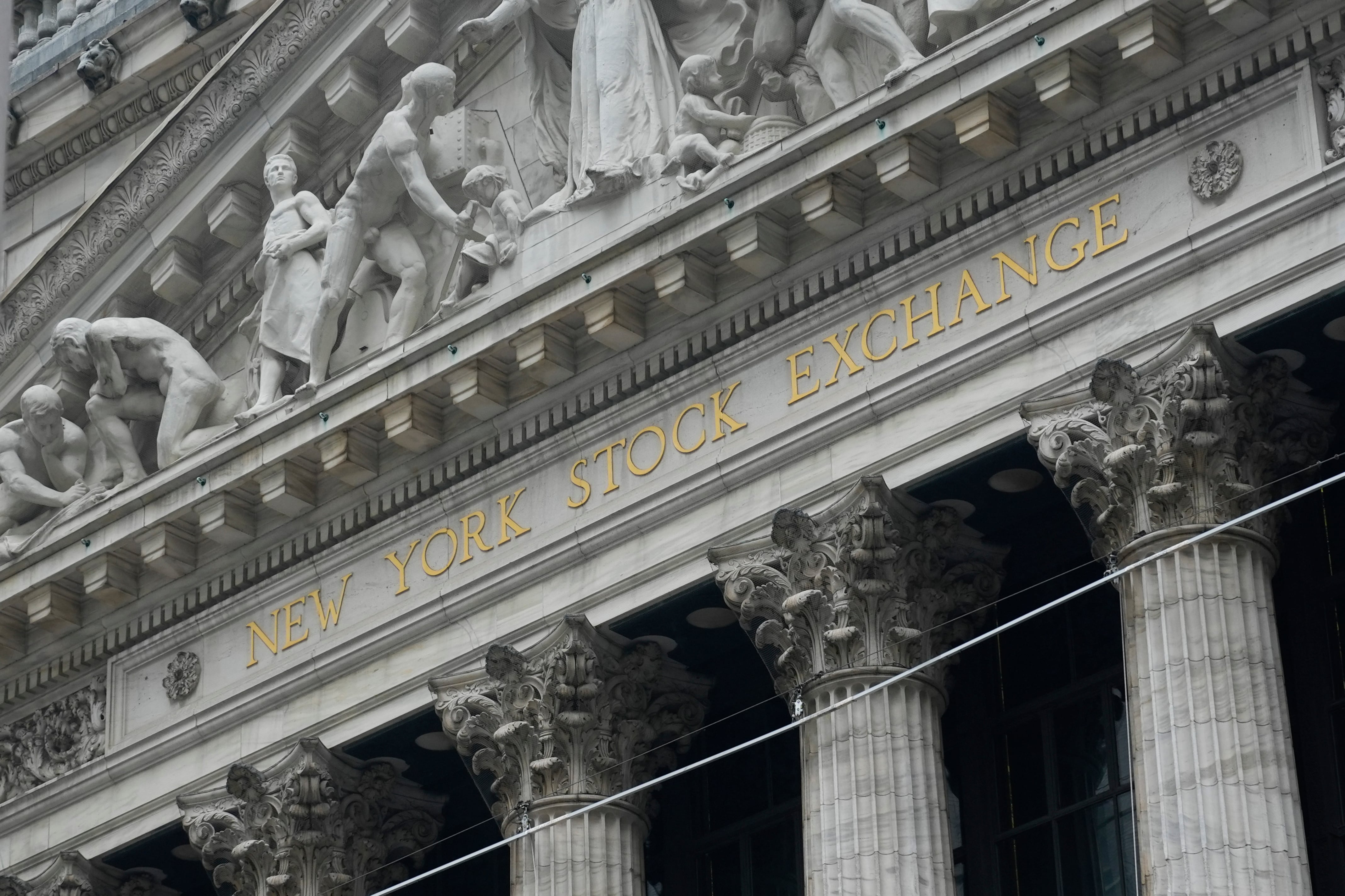 Oil prices rise another 3%, while Wall Street drifts in mixed trading