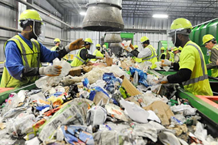 Nonrecyclables — mostly plastic bags — are removed at Waste
Management’s new recycling facility. (Ron Tarver / Staff Photographer)