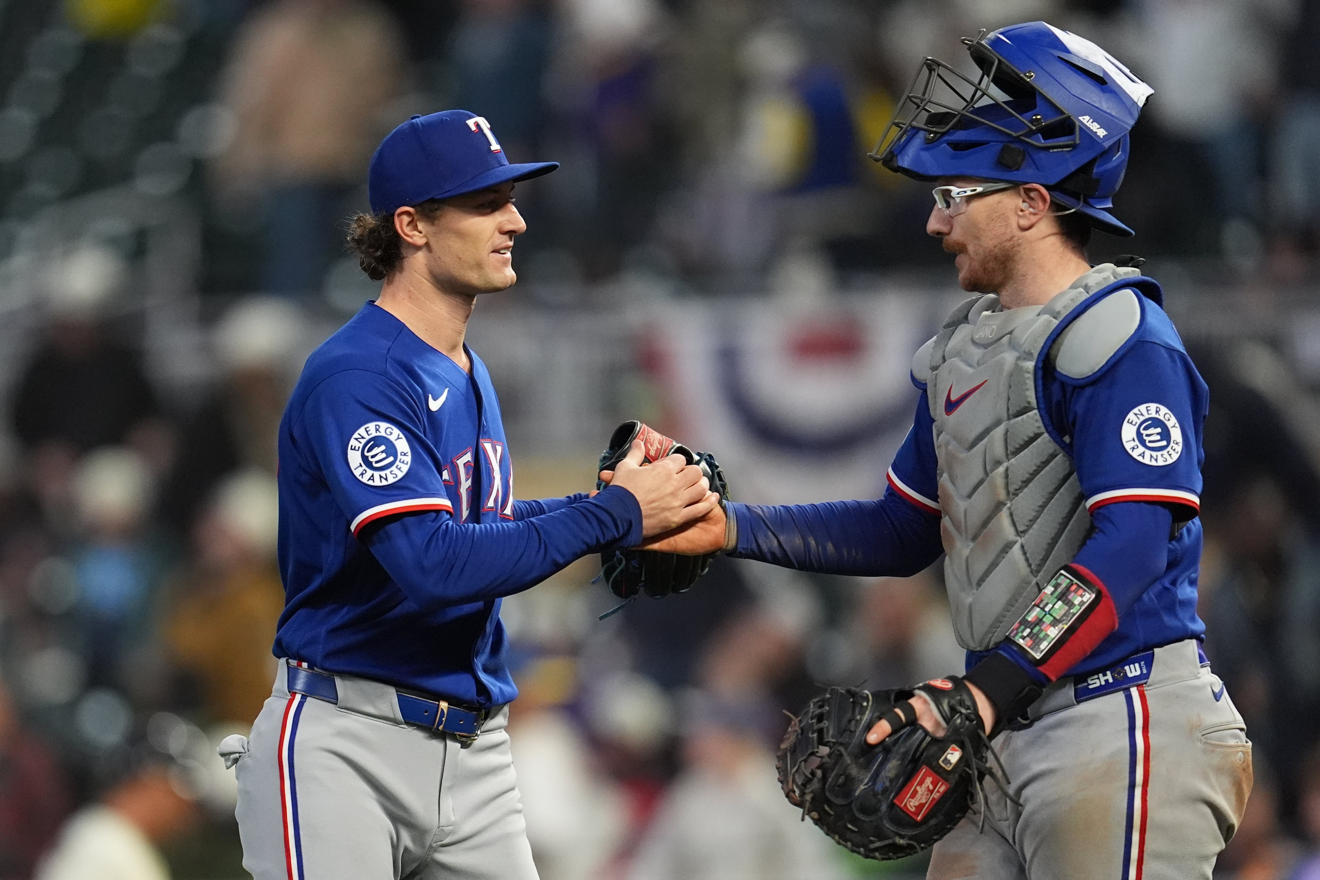 Rangers push the AL West race to the final day of the regular season with a 6-2 win over the Twins