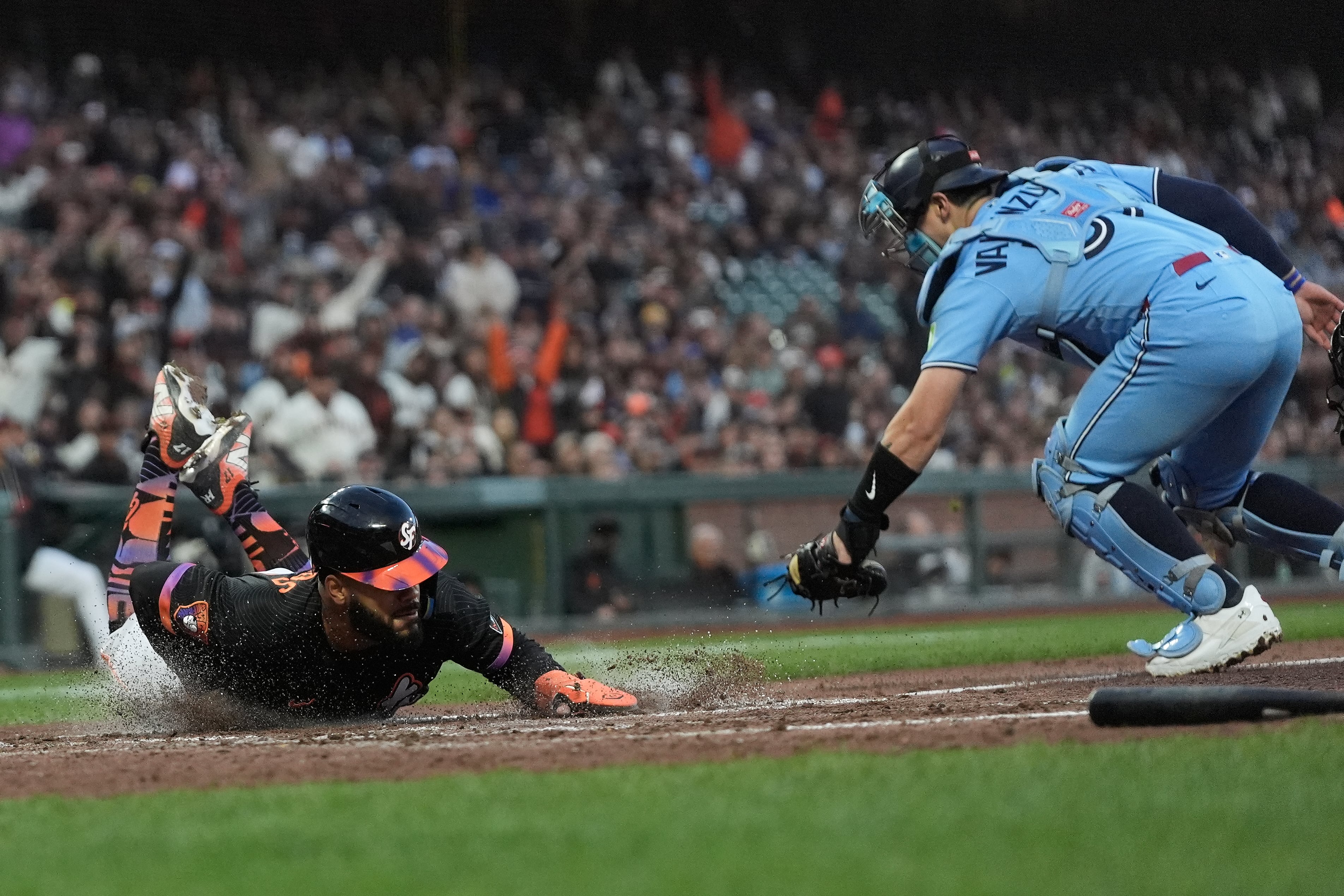 Blue Jays beat the Giants 9-3 as Jonatan Clase hits his 1st homer of season