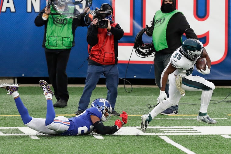Eagles running back Boston Scott runs past New York Giants free safety Logan Ryan for a touchdown last year.