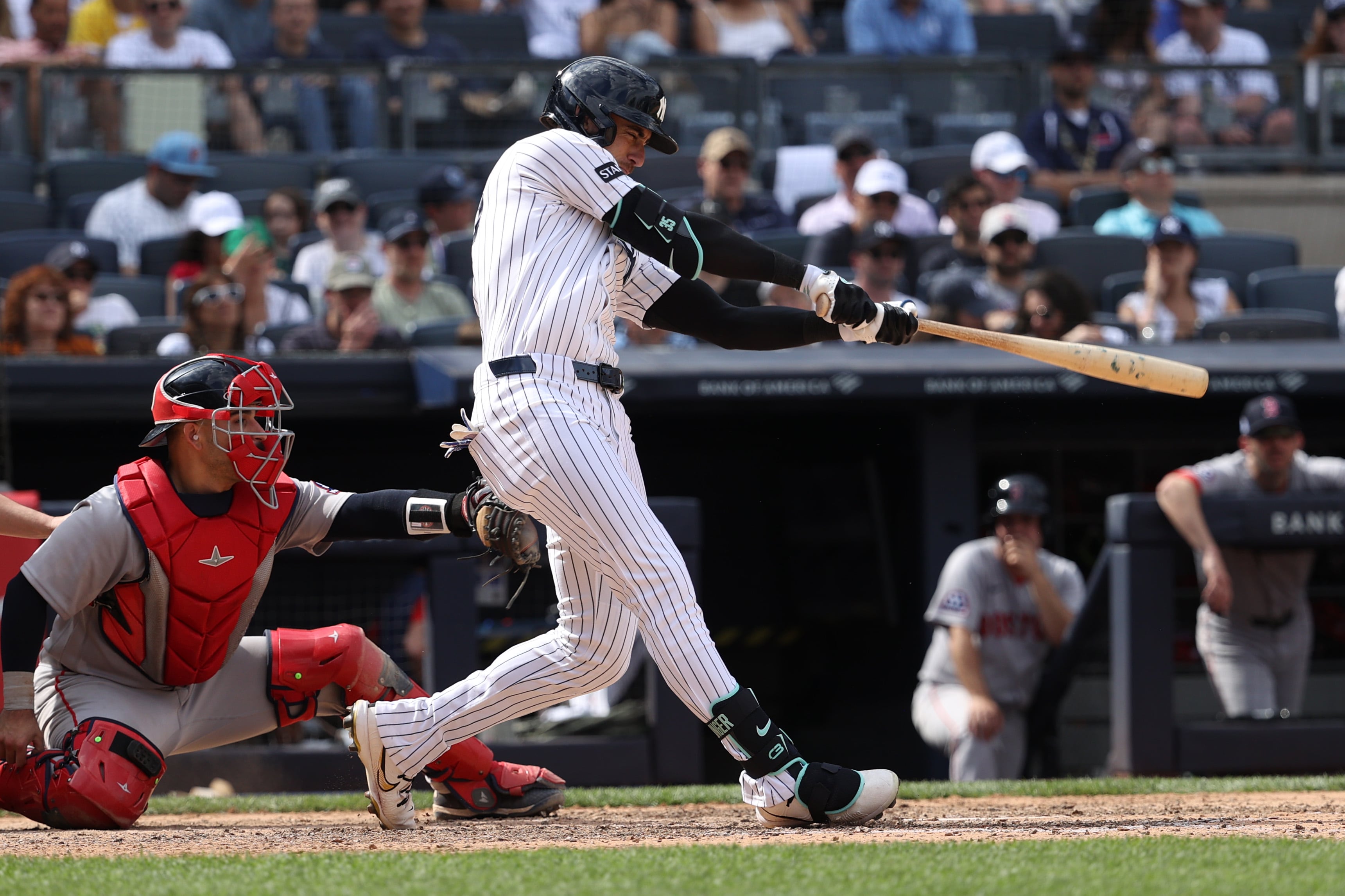 Bellinger and Chisholm hit 8th-inning homers that lead the Yankees over the Red Sox 6-1