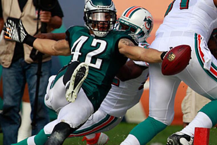 Kurt Coleman and the Eagles defense will need another dominating performance to keep the team's playoff hopes alive. (David Maialetti / Staff Photographer)
