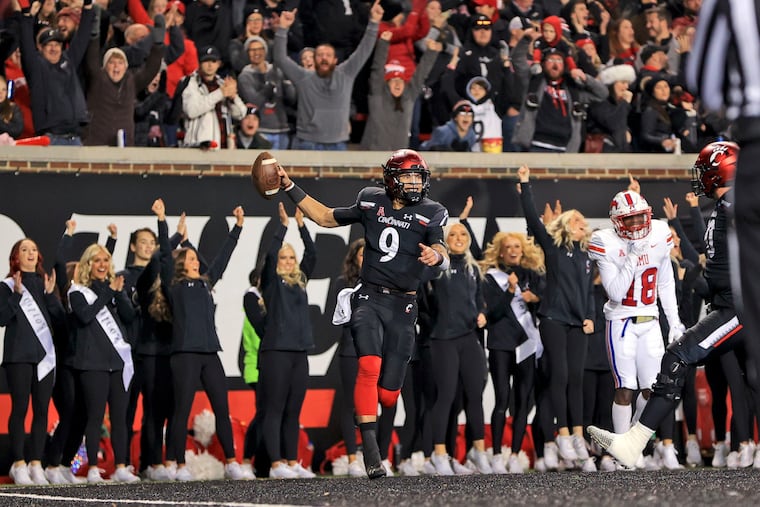 Cincinnati quarterback Desmond Ridder celebrates catching a pass for a touchdown against SMU.