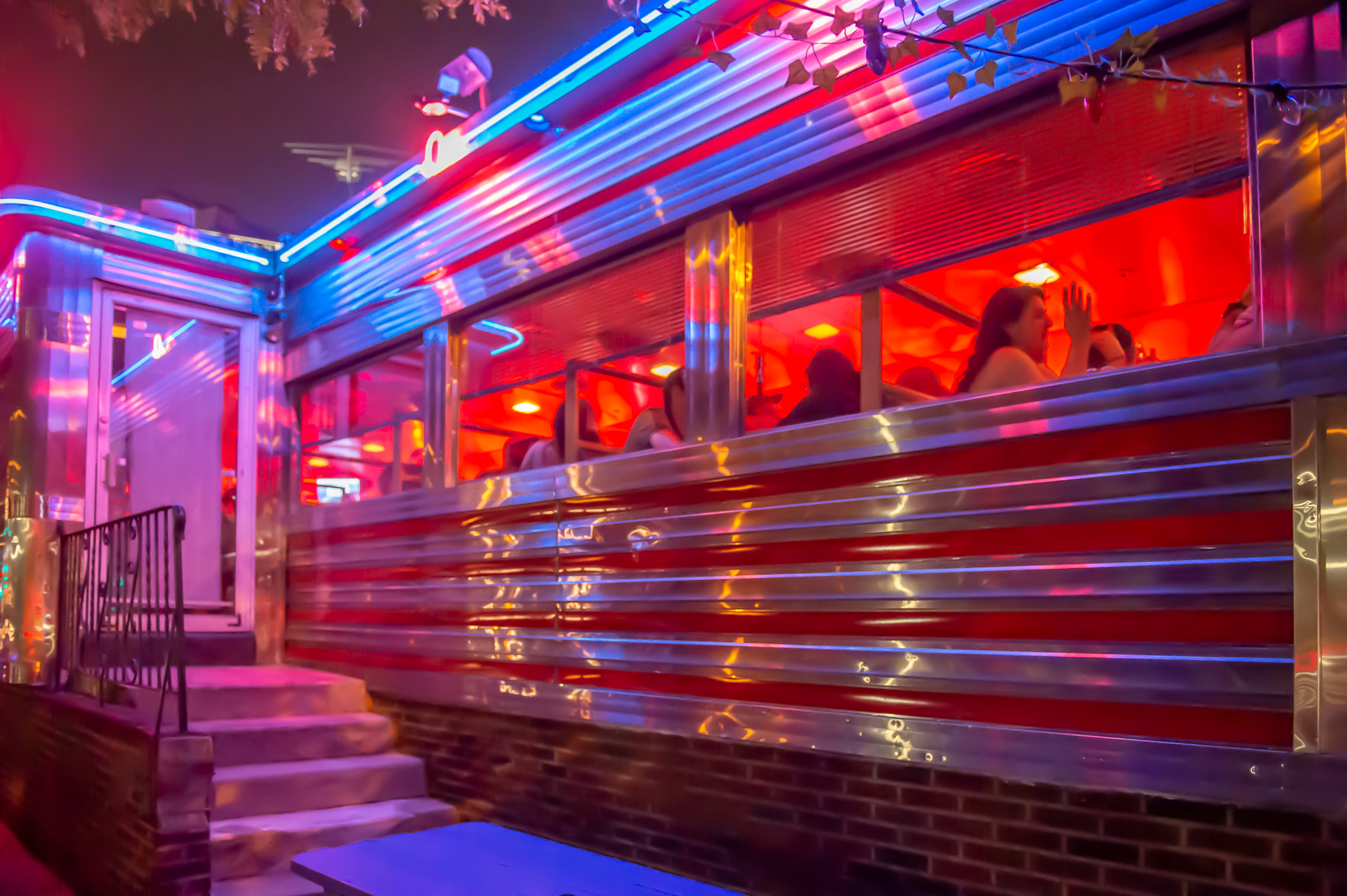 A Philly diner is going viral for allegedly throwing out a customer’s belongings, car keys and all