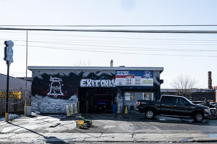 Siete trabajadores indocumentados fueron detenidos por ICE en Complete Autowash Philly, en Juniata Park. Todos están actualmente detenidos.