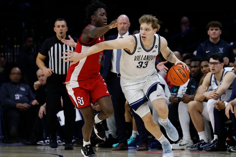 Villanova forward Matt Hodge will undergo surgery to his right knee and miss the rest of the season.