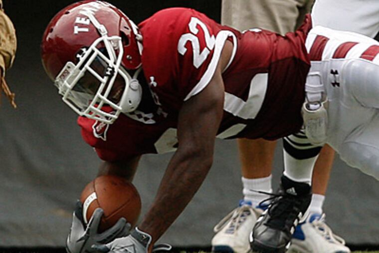 Temple's Matt Brown scores a TD in the first quarter of Temple's 31-24 comeback win over Villanova. (Ron Cortes/Staff Photograher)