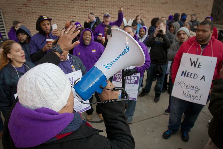 Service Employees International Union 32BJ members rally outside Philadelphia International Airport on April 2, 2015. ( ALEJANDRO A. ALVAREZ / Staff Photographer )