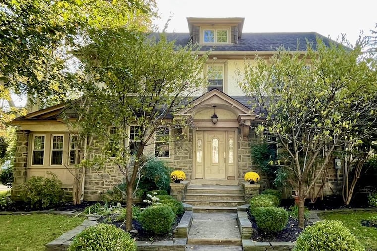 The house, built in 1920, is a five-minute walk to the center of town.