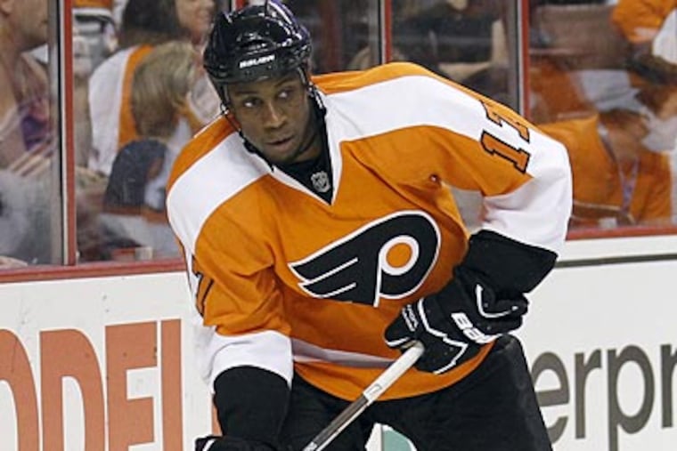 Wayne Simmonds signed a 6-year, $23.8 million contract extension in August with the Flyers. (Yong Kim/Staff file photo)