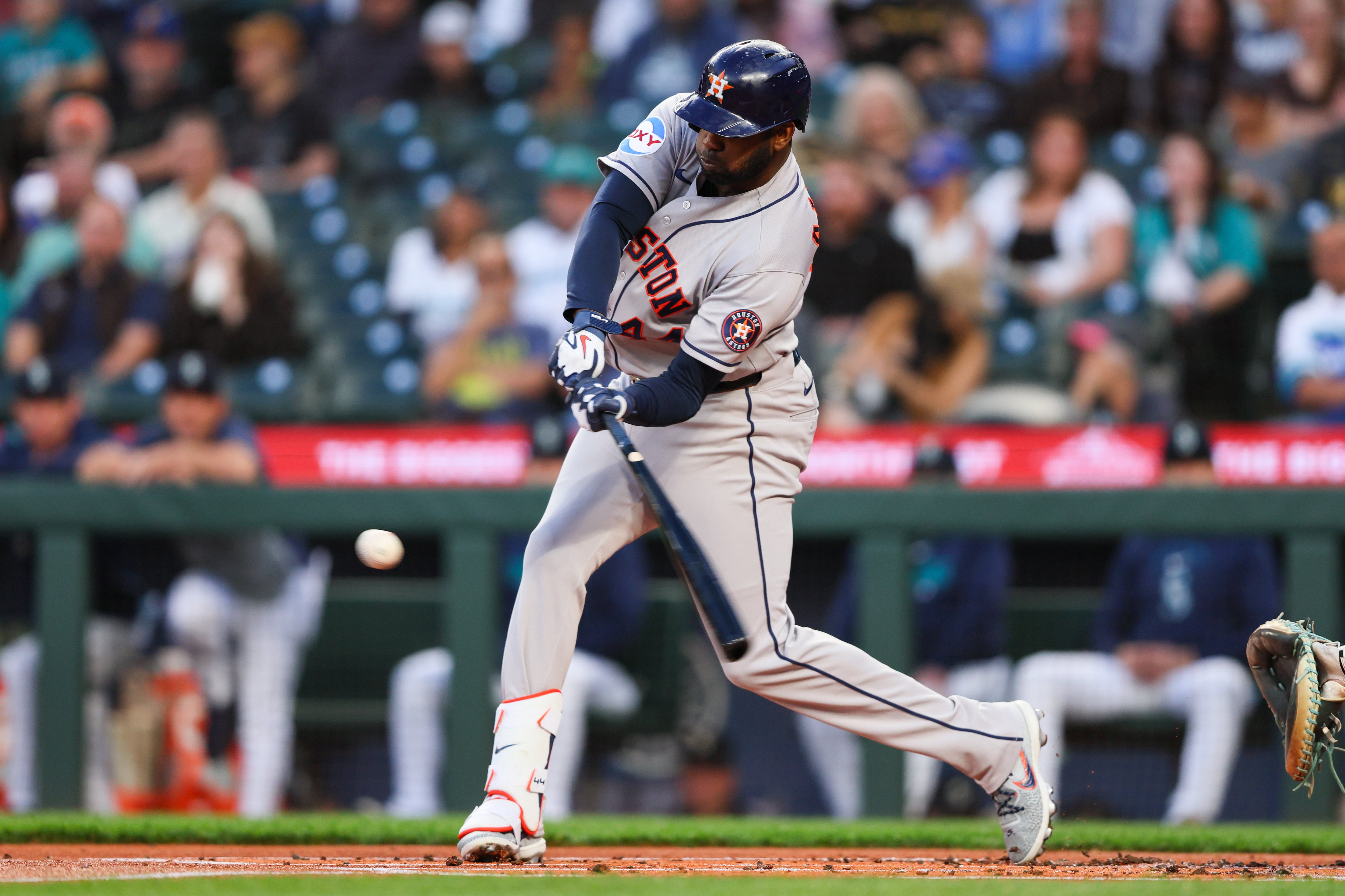 Alvarez hits 41st homer and drives in 3 as Astros blank Mariners 7-0 to tie Rangers atop AL West