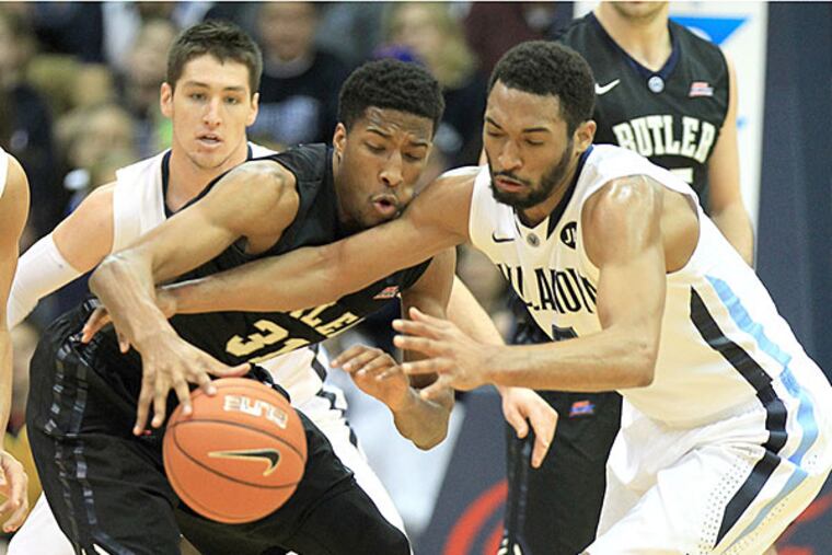 Butler's Kameron Woods (left) and 'Nova's Darrun Hilliard fight for control of a loose ball. (Charles Fox/Staff Photographer)