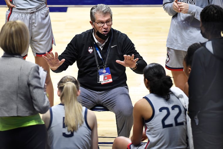 Geno Auriemma, center, coaching his UConn players earlier this season.