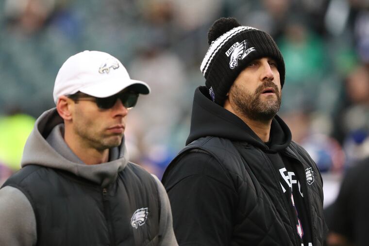 Eagles coach Nick Sirianni (right) with former defensive coordinator Jonathan Gannon before a game against the New York Giants on Jan. 8, 2023.