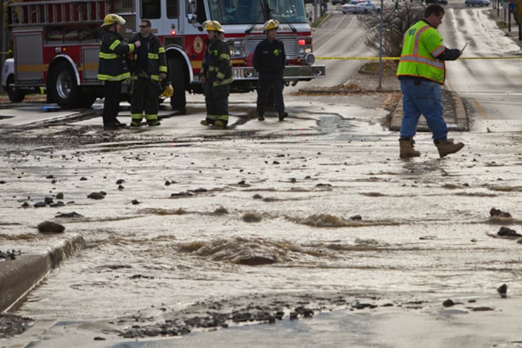 Philadelphia police, fire and water department at water main break at intersection of Verree and Red Lion Road in northeast Philadelphia on Monday, Nov. 18, 2013. (ALEJANDRO A. ALVAREZ/STAFF PHOTOGRAPHER)
