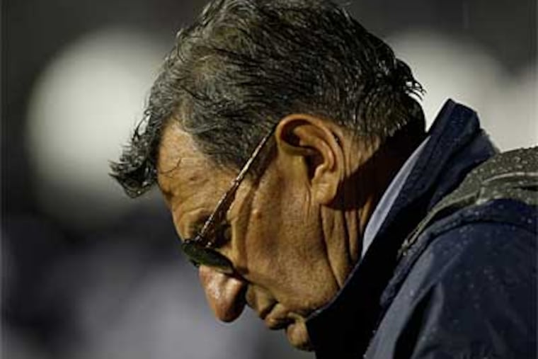 Penn State football coach Joe Paterno has decided to retire at the end of the season. (AP Photo / Carolyn Kaster)