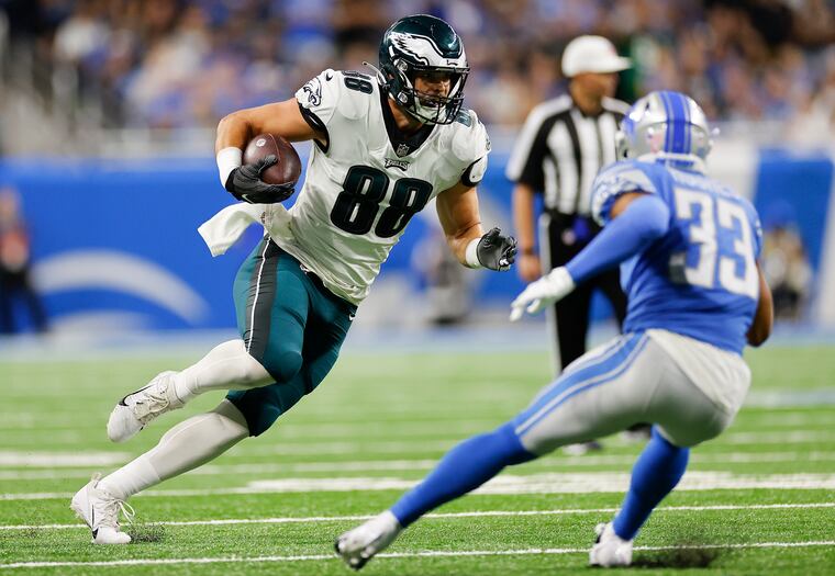 Tight end Dallas Goedert runs with the ball during the Eagles' last matchup against the Lions in 2022, a 38-35 win for the Birds.