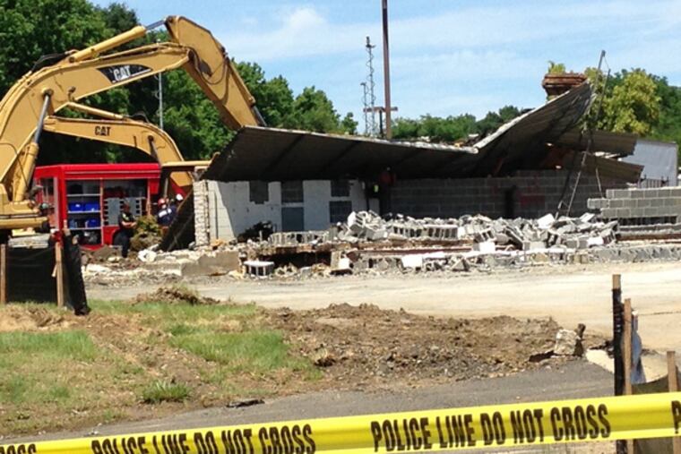 Worker was killed in collapse of a building under demolition in Cherry Hill on Friday (Julia Terruso/Staff)