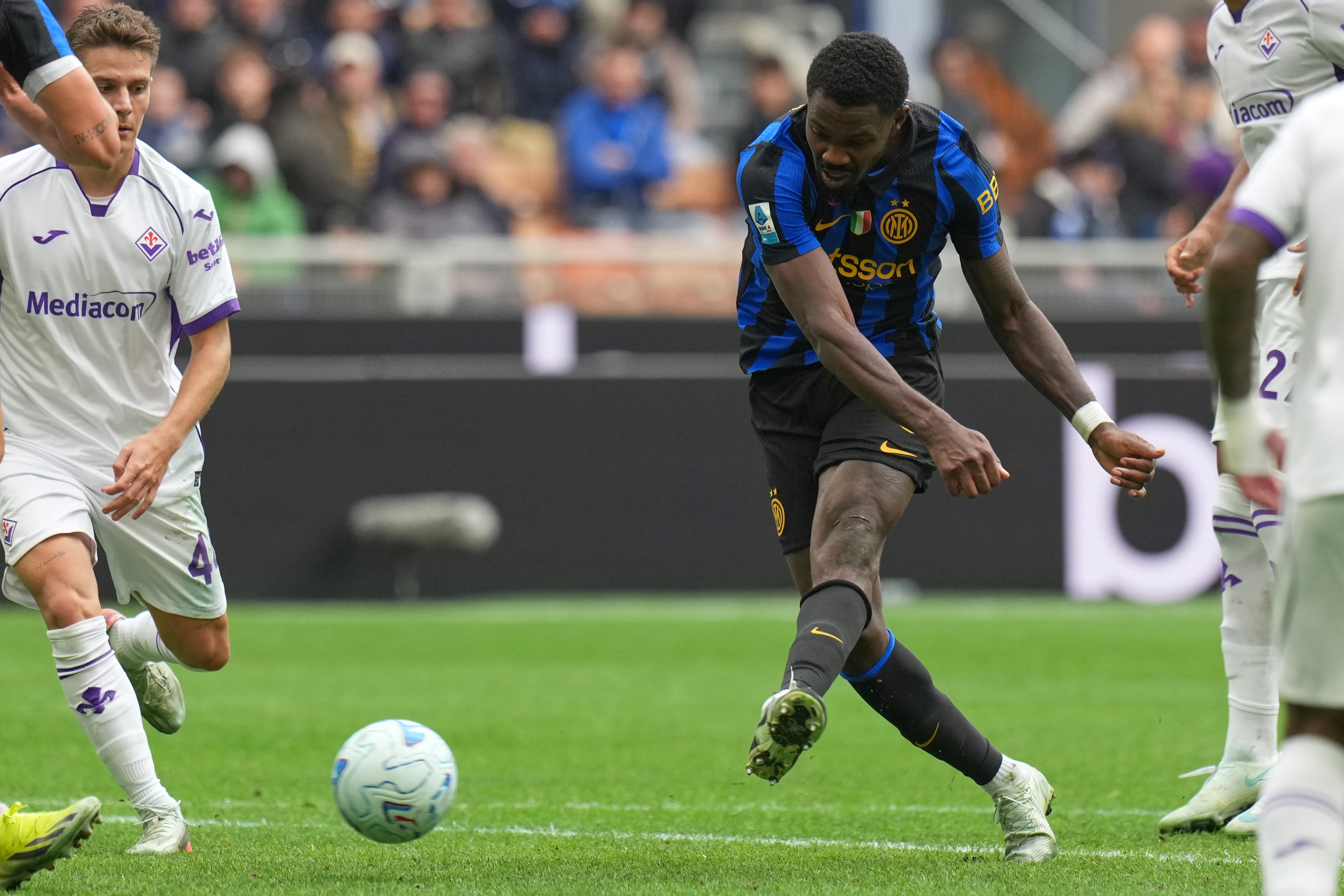 Inter needs late effort from Thuram in Serie A. Real Madrid visits Barcelona in the clasico