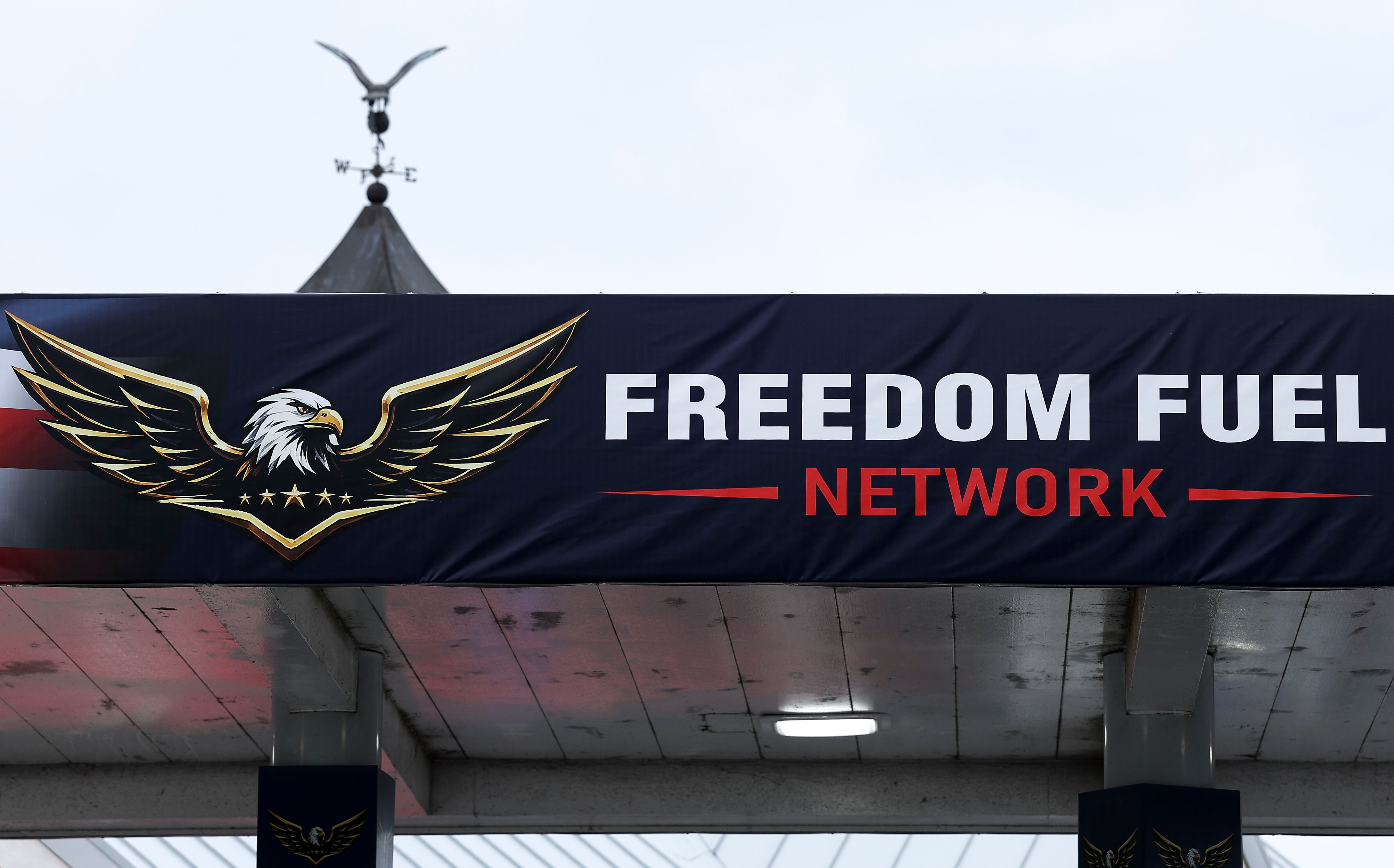 Станции Freedom Fuel, продвигаемые Белым домом, получили штрафы почти на $430 000 за экологические нарушения